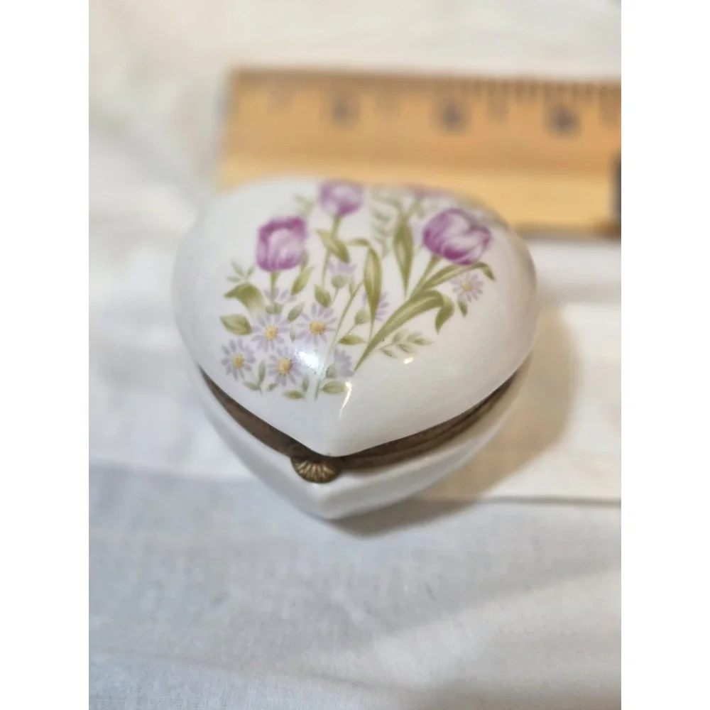 VNTG Hinged Vanity Box Jewelry Trinket Heart Shape Floral Covered